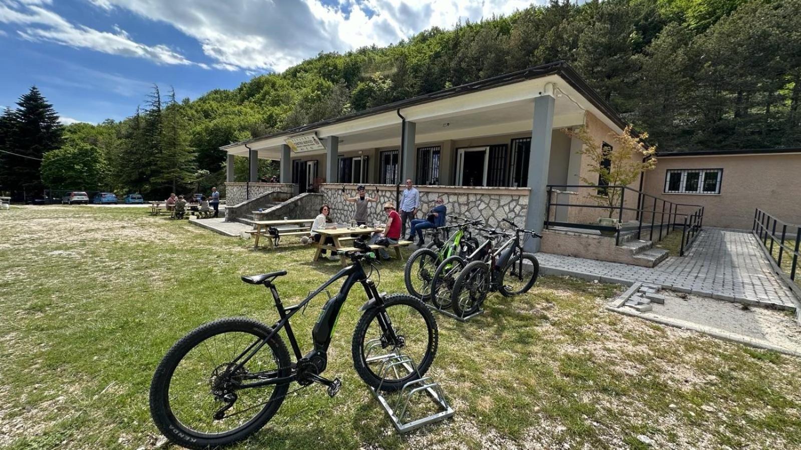 Orsa Maggiore Rifugio Campoli Appennino Esterno foto