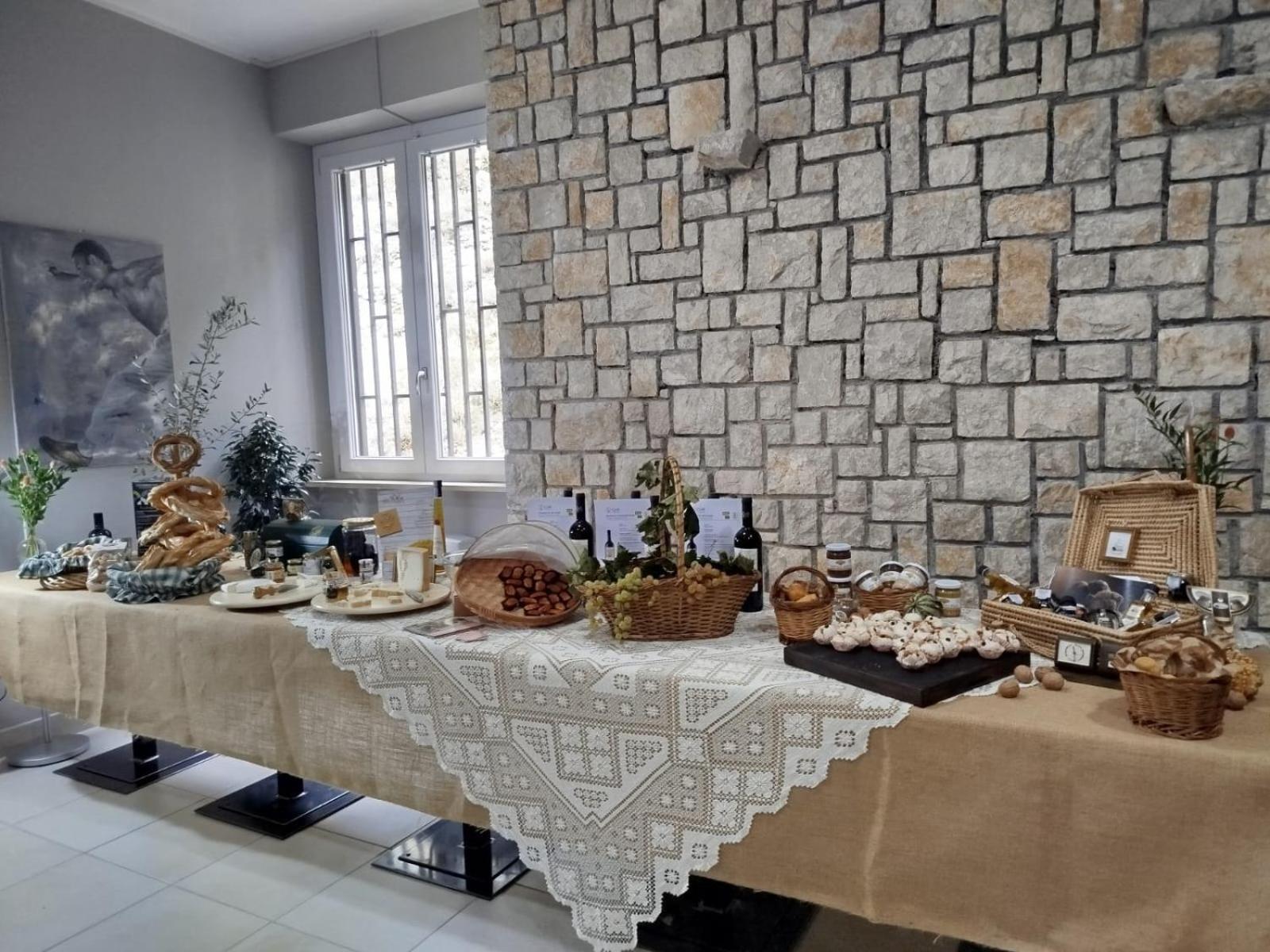 Orsa Maggiore Rifugio Campoli Appennino Esterno foto